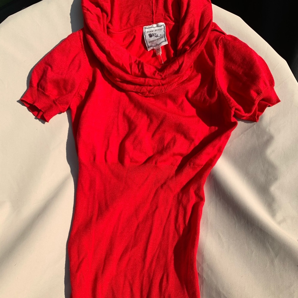 Red cowl neck short-sleeved sweater